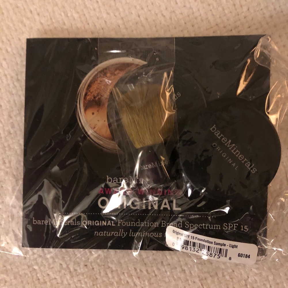 Bare minerals mini foundation with mini brush